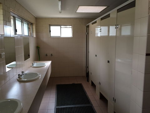 Ardern's Caravan Park Myrtleford - South Australia Travel 5