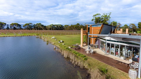 Bettenay's Lakeside Chalets And Luxury Spa Apartment - South Australia Travel 7
