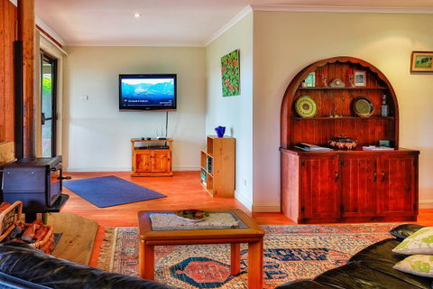 Coach House Hill Cottage - South Australia Travel 4