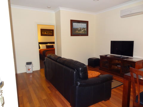 Hahndorf Oak Tree Cottages - South Australia Travel 1
