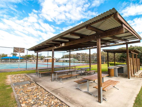 Lake Ainsworth Sport And Recreation Centre - South Australia Travel 5