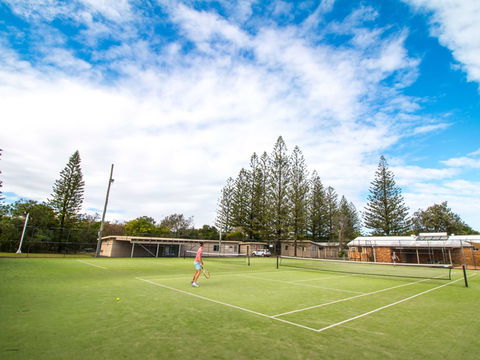 Lake Ainsworth Sport And Recreation Centre - South Australia Travel 7