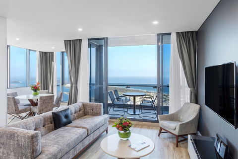 Meriton Suites Southport - South Australia Travel 1