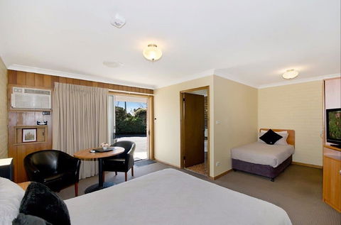 Westwood Motor Inn - South Australia Travel 3