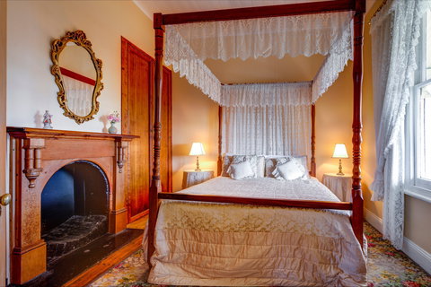 Abbey's Spa Cottage - South Australia Travel 0