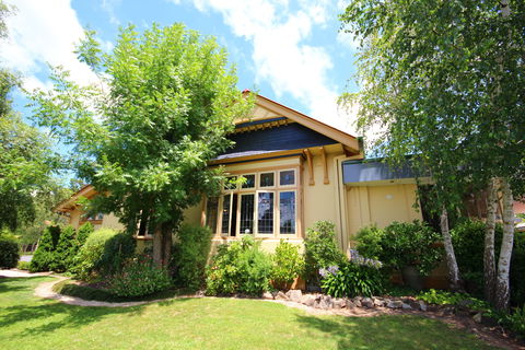 Cotswold Gardens Armidale - South Australia Travel 0