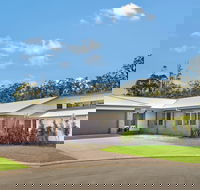 Lakeside Lodge Lake Cathie - South Australia Travel