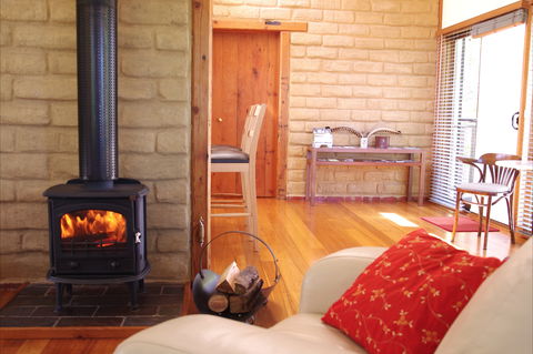 Lyrebird Cottages - South Australia Travel 0