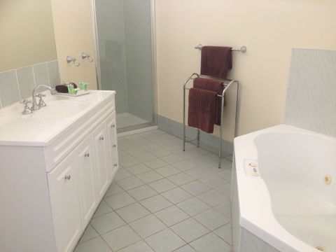 Meeniyan Motel And Bike Hire - South Australia Travel 5