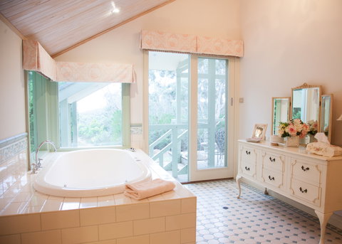 The Studio & The Barn - South Australia Travel 6