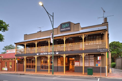 The Crown Hotel Motel - South Australia Travel 0