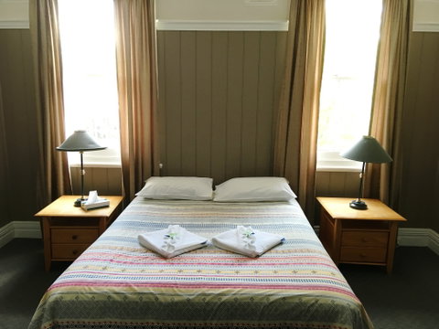 Apsley Arms Hotel - South Australia Travel 1