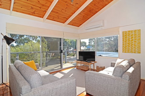 Barrakee Beach House - South Australia Travel 1