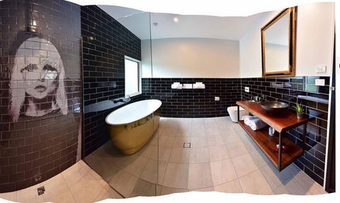 Boogie Woogie Beach House - South Australia Travel 1