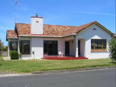 Gillian On Meylin - South Australia Travel 0