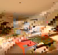 Hobart Villa on Moir