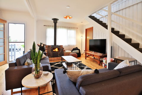 Hudson Bay At Basin View - South Australia Travel 0