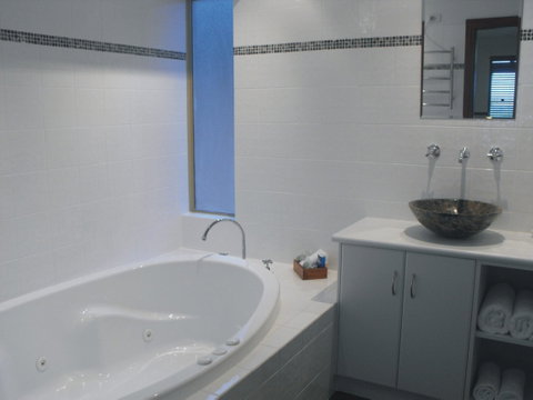 Karma Chalets And Karisma Spa - South Australia Travel 2