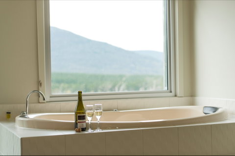 Macedon Ranges Hotel & Spa - South Australia Travel 1