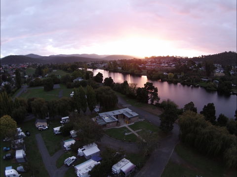New Norfolk Caravan Park - South Australia Travel 0