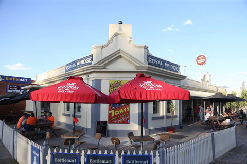 Royal Bridge Hotel, Barham - South Australia Travel 0