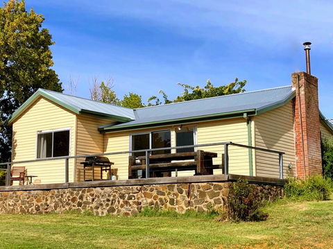 Adelong Valley Farm Stays - Moorallie Cottage - South Australia Travel 1