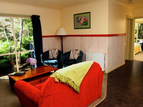 Crays Accommodation - The Esplanade - South Australia Travel 0