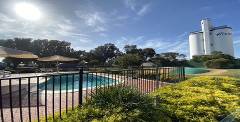 Elliston Caravan Park - South Australia Travel 0
