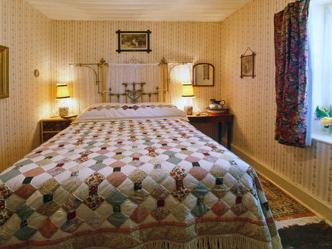 Hamilton's Cottage Collection And Country Gardens - Emmas Cottage - South Australia Travel 1