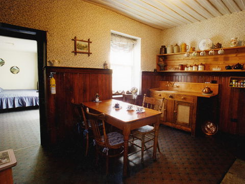 Hamilton's Cottage Collection And Country Gardens - Emmas Cottage - South Australia Travel 2