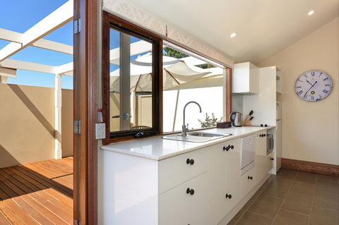 Trafalgar Premium Vintage Suites - South Australia Travel 1