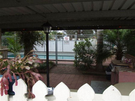 Avalon Holiday Units - South Australia Travel 1