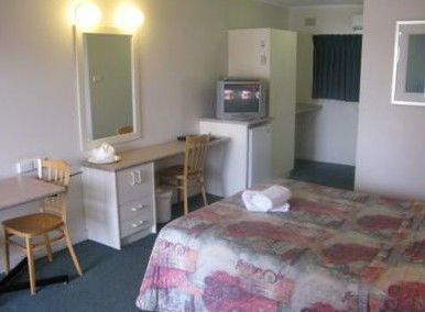 Clyde River Motor Inn - South Australia Travel 4