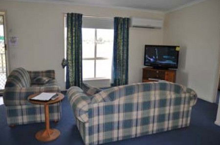 Back Obourke Accommodation - South Australia Travel 1