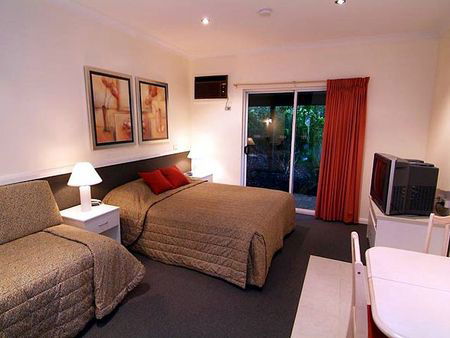 Dunsborough Motel - South Australia Travel 1