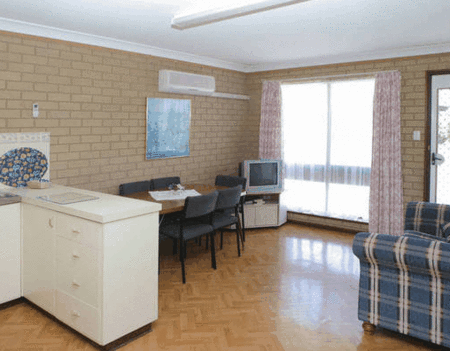 Port Denison Holiday Units - South Australia Travel 1