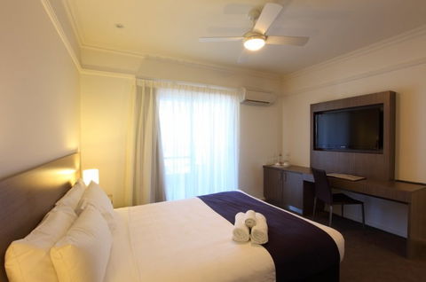 Cottesloe Beach Hotel - South Australia Travel 0