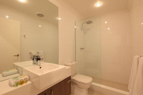 Cottesloe Beach Hotel - South Australia Travel 1