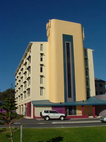 Cottesloe Beach Hotel - South Australia Travel 4