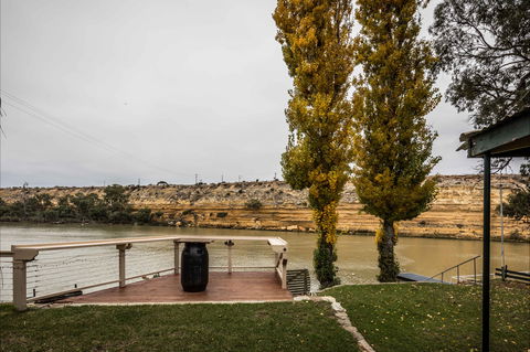 80 Page Drive Blanchetown -River Shack Rentals - South Australia Travel 0