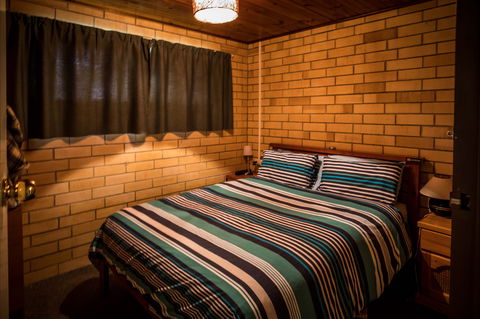 80 Page Drive Blanchetown -River Shack Rentals - South Australia Travel 1