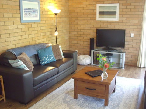 Beachcomber Apartments - South Australia Travel 0