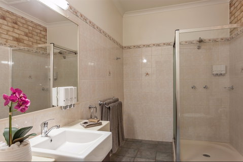 Highlander Motor Inn And Apartments - South Australia Travel 1