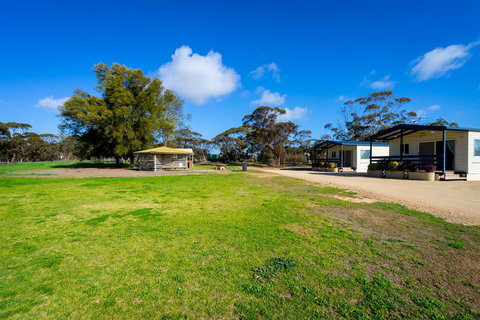 Karoonda Cabin & Caravan Park - South Australia Travel 1