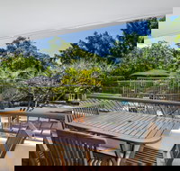 Saks on Hastings - South Australia Travel