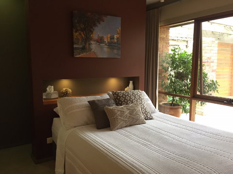 Serenity Studio - South Australia Travel 0