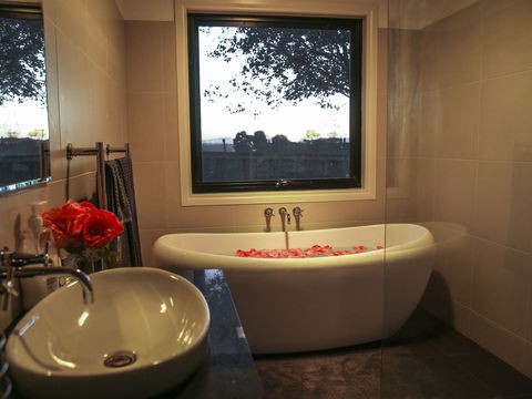 Ballachulish Farm Stay - South Australia Travel 0