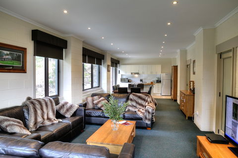 Cedarwood Apartments - South Australia Travel 0