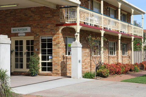 Grand Manor Motor Inn - South Australia Travel 0