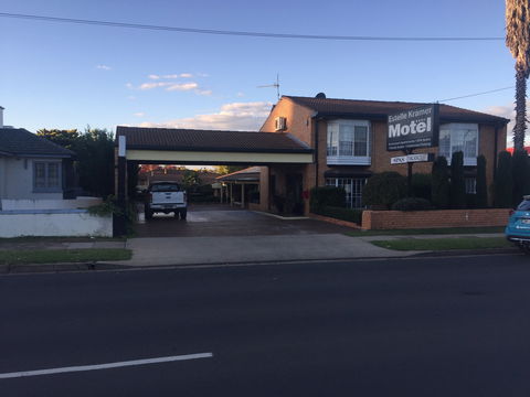 Estelle Kramer Motel - South Australia Travel 0